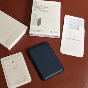 Apple iPhone Leather Wallet with MagSafe - Baltic Blue